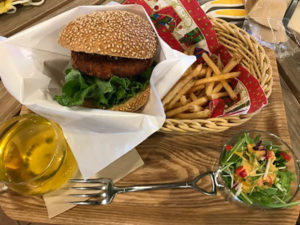 The Farm UNIVERSAL CHIBA FARMER`S KITCHENのゴマサバコロッケバーガーセット　￥1,270
