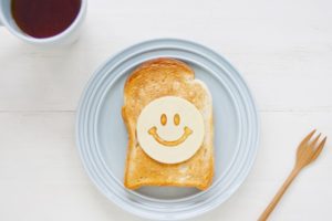 こんがり焼いたトーストとコーヒーで素敵な朝が始まります