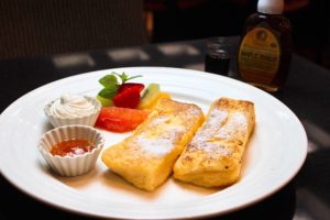 カフェドカオリのモーニングの人気メニューであるふわとろフレンチトースト