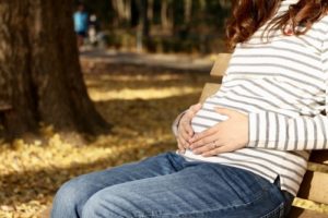 妊娠中の妊婦さんが風疹にかかるとお腹の赤ちゃんに障害が残る危険性があるため予防接種を受けましょう