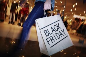 ２０１７年のブラックフライデーは11月24日（金）。昨年話題になったイオンやトイザらスのブラックフライデーの様子を紹介。