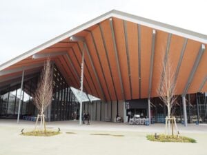 既存棟の横に建てられた新設棟「てんと」