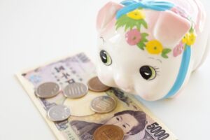 子どもがおこづかいを貯めるための貯金箱