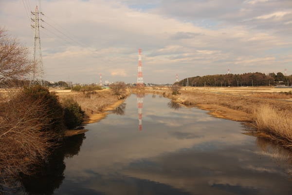 途中を流れる大津川の、穏やかな景色