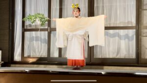 ３が日に我孫子市の香取神社で奉納される巫女舞