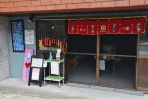 【佐倉市】駄菓子屋「鳩♡頭巾」。志津駅前の不思議なガレージへ