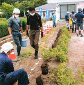 【茨城県守谷市】みずき野地区住民の手で「芝生ひろば」を整備