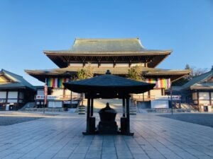 成田山公園は知る人ぞ知るパワースポット！梅林や「雄飛の滝」を満喫しよう