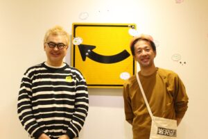 （左）兄のひとしさんと弟のたかしさん。会場には工房も併設、運が良ければ二 人に会える