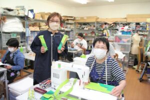 「すてあーず」の宗野さんとメンバーの皆さん