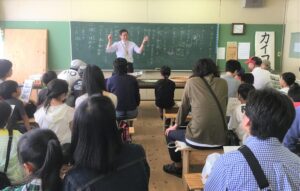 子どもカイコ教室