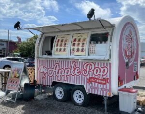 りんご飴専門店「アップルポップ」のキッチンカー
