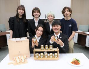 千葉商科大学養蜂事業プロジェクトメンバーの皆さん