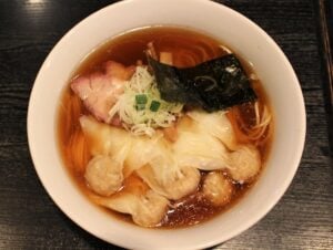 【支那ソバ 小むろ】人気おすすめラーメンは自家製「ワンタン麺」
