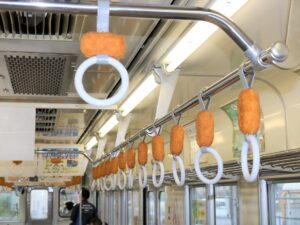 つり革にコロッケ！？コロッケトレイン