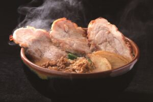 味噌らーめん専門店「麺場 田所商店 武石本店」の看板メニュー北海道味噌 味噌漬け炙りチャーシュー麺がおすすめ