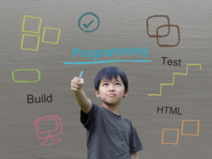 プログラミングは子供の習い事としてどう？費用やメリットを解説！