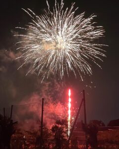 夜空に打ち上がる花火