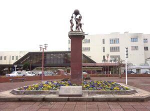 子規の句碑　JR四街道駅北口