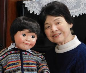 「腹話術」で被爆体験を語る小谷孝子さん。佐倉市・八千代市で動画公開