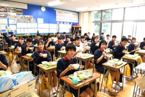 春日部市立東中学校　給食