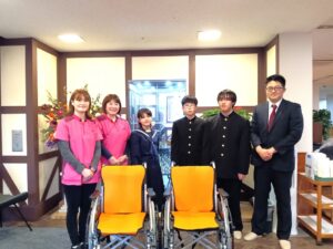 【鎌ケ谷市】中学校がアルミ缶回収で車いすを寄贈！これまでに約60台