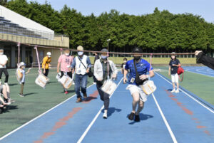白井市 ふれあい広場のチャレンジパーソンスポーツ パン運び競争