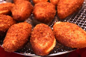 コクうまカレーパン　ピーターパン