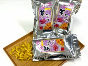 【ちいきの逸品】サツマイモの甘みと食感が病みつきに！ヘルシーでおいしいスナック菓子「芋かりくん」（國乃や）
