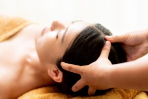 ヘッドスパで期待できる効果とは？施術内容や種類を解説