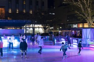 「YORU MACHI in 千葉市中心市街地」開催中！スケートリンクとイルミネーションで冬の夜を楽しく盛り上げる