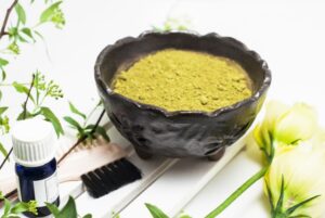 植物由来のヘナカラーとは？メリット・デメリットを解説！