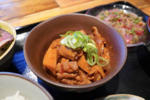 佐倉市 食堂バル スミカのもつ煮込み
